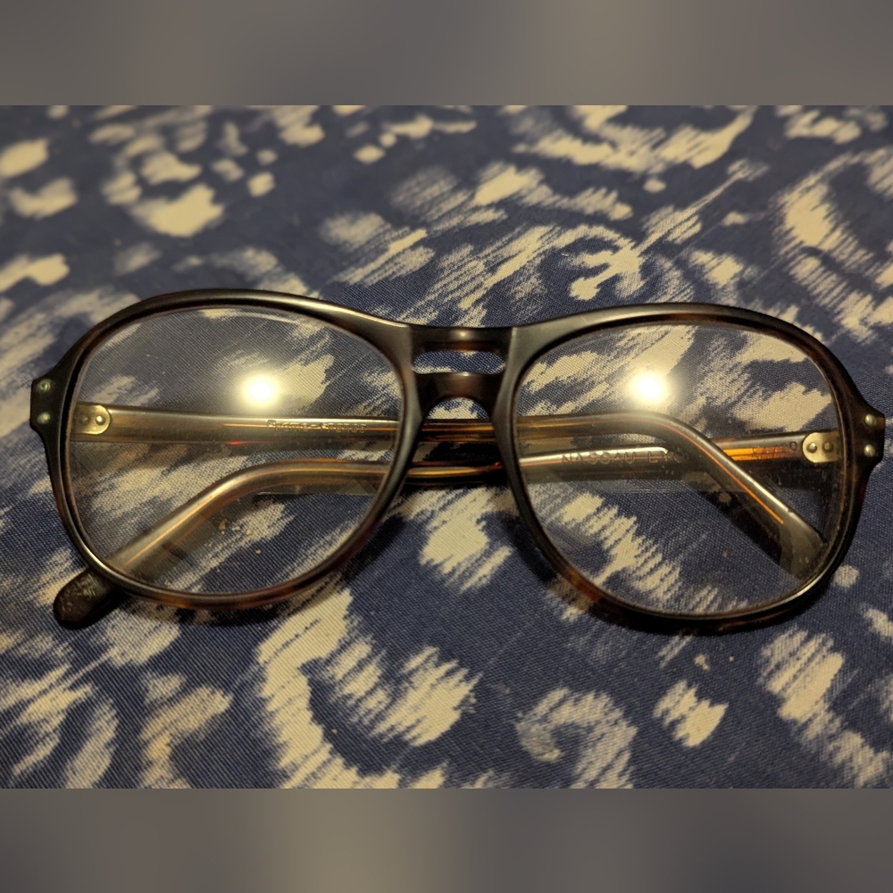 Vintage-style Aviator Frames similar to brands like Gucci, Porsche, or Lozza.